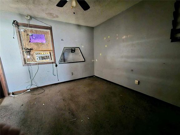 4th image of 1208 E 8th St