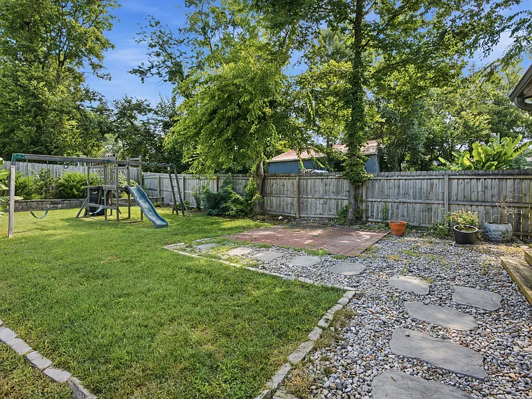 1043 Sharpe Ave — Photo 40