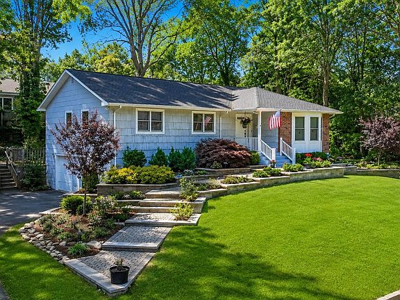 3rd image of 64 Patchogue Drive