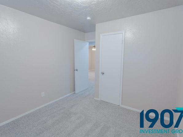 1127 Berwyck Dr, Moore, OK 73160