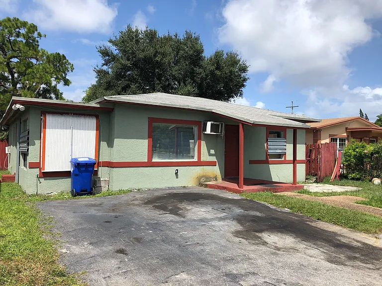 2211 NW 6th Ct — Photo 7