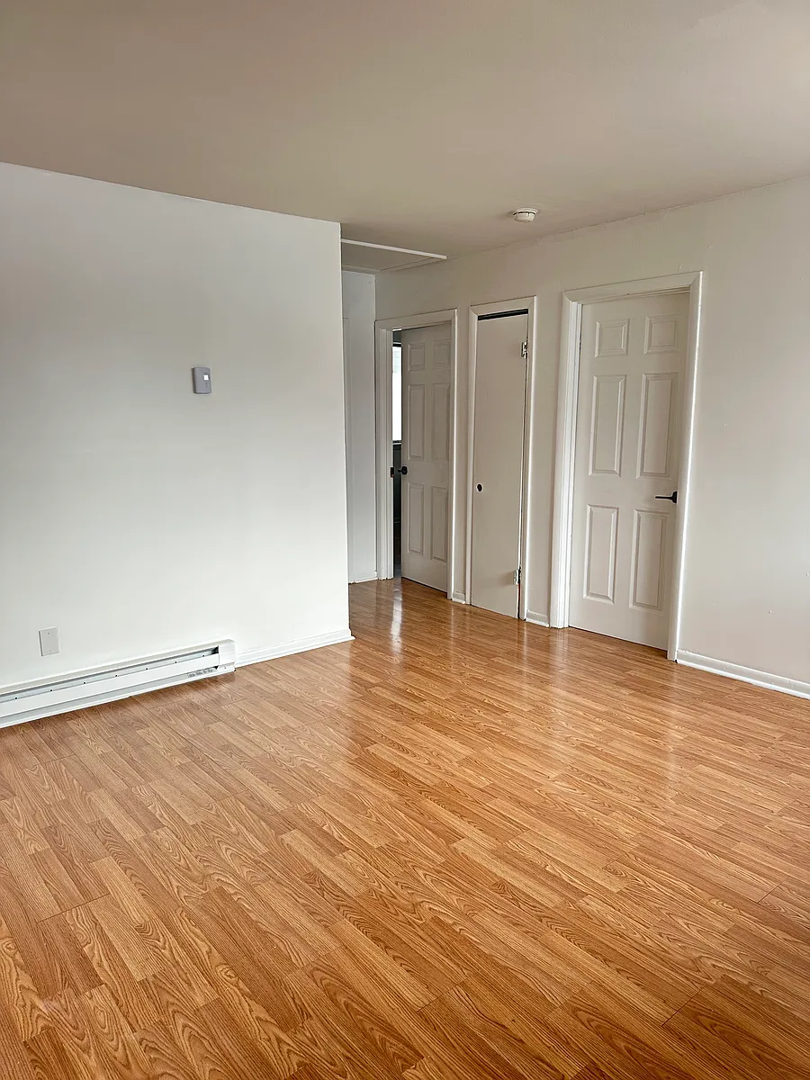 Building Photo - 902 32nd Ave N #C