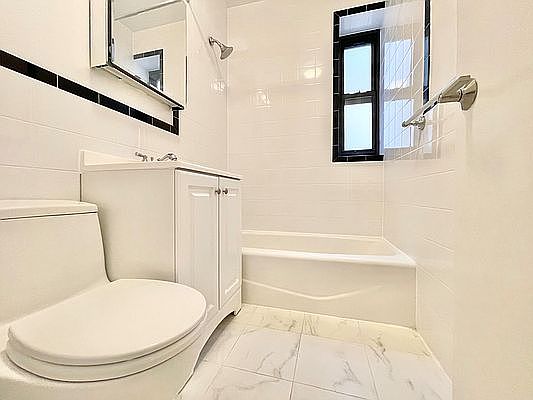 5th image of 185 Claremont Ave APT 5F