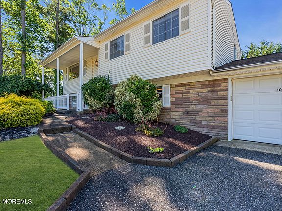 3rd image of 1069 Fairview Drive