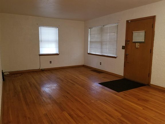 3rd image of 3940 Monroe Ave