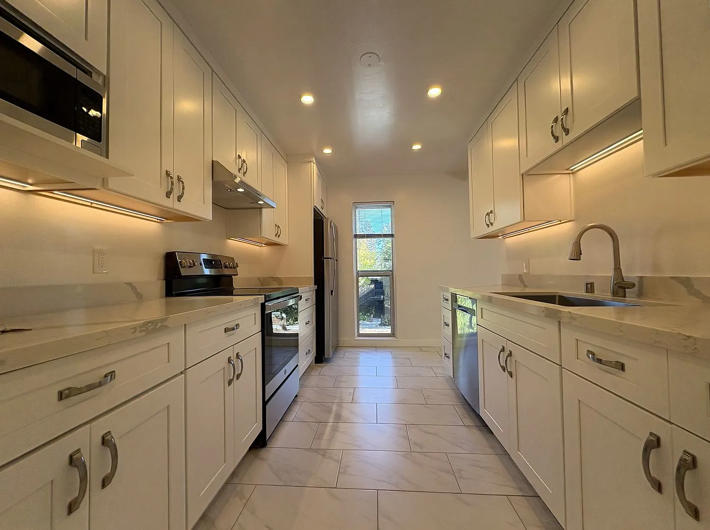 Spacious 2-Bedroom Apartment Just Blocks from Downtown Palo Alto — Photo 4