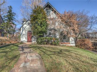 2100 W 49th Ter, Westwood Hills, KS 66205