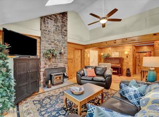 78 Crest Dr, Lake Harmony, PA 18624