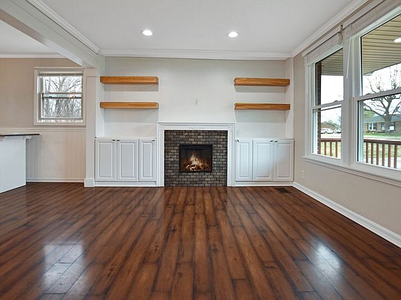 3rd image of 428 Parker Dr