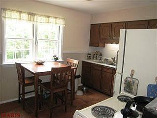 3rd image of 8543 White Ave
