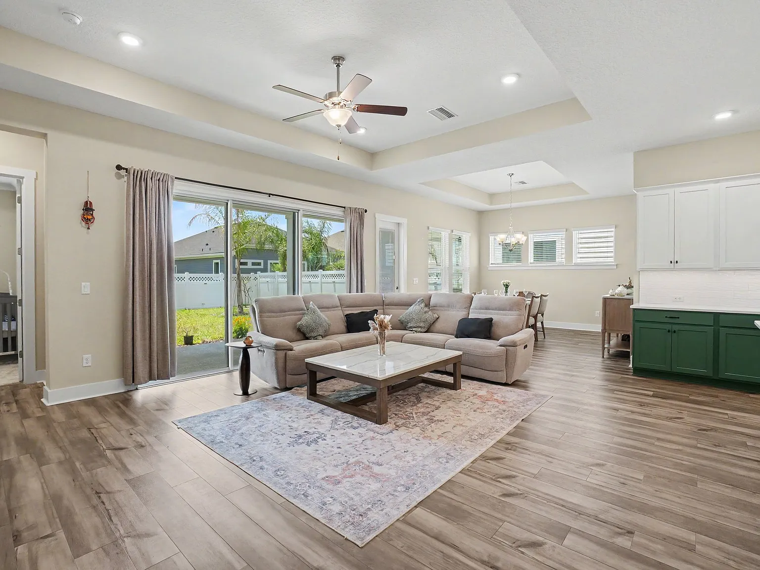 5 bed, 2684 sqft, $3,800 — Photo 4