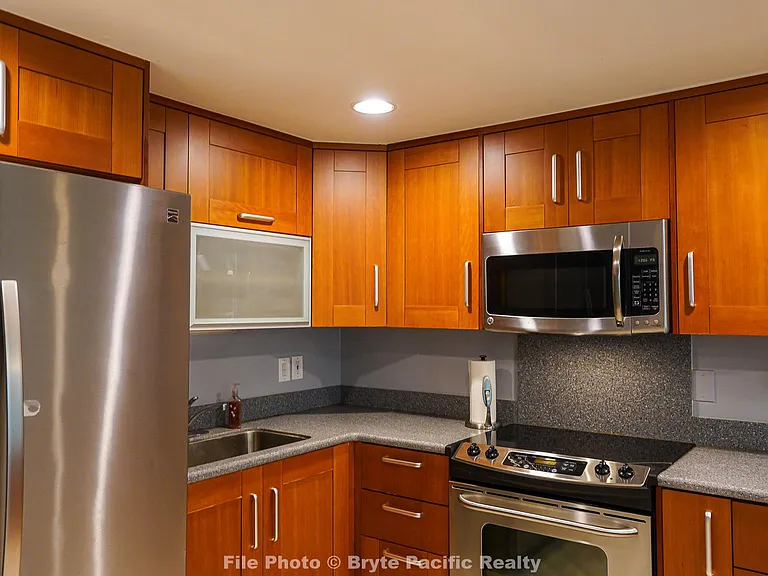 2939 E Manoa Rd #B4 — Photo 1