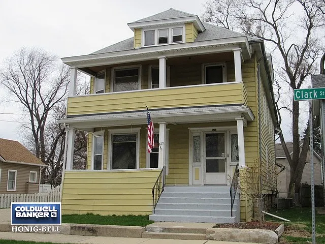 520 Clark St photo 1