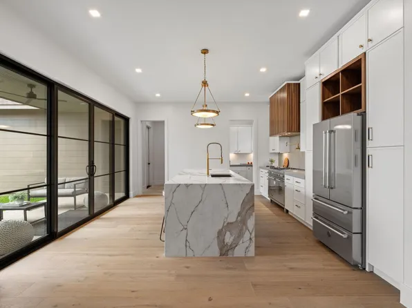 309 Avenue Of Oaks St, Houston, TX 77009
