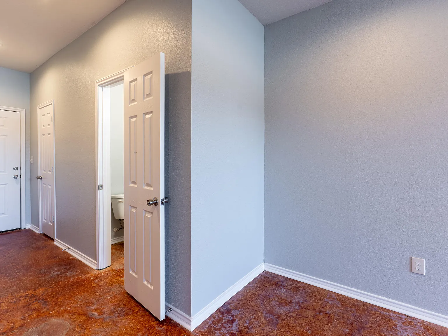 6918 Crestway Road - 2 — Photo 3