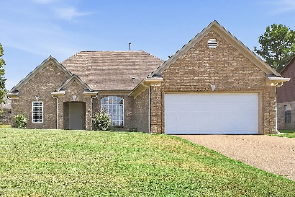 3 bed, 2.0 bath, 1532 sqft, $1,815 — Photo 1