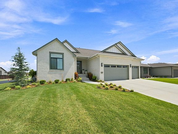 3rd image of 2602 N Emerald Ct