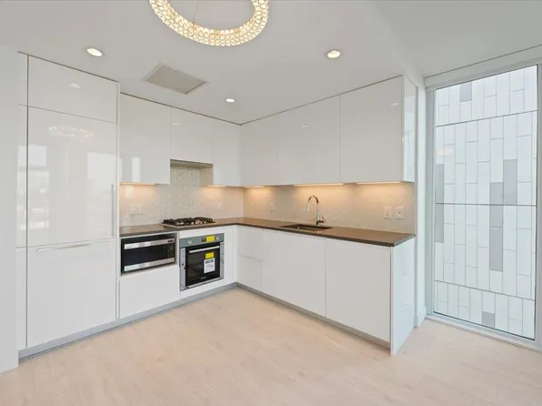 8138 Fraser St #410, Vancouver, BC V5X 0J8