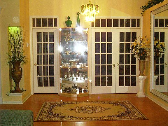 livingrm,dbl dr to den, single dr to the hallway to second bthrm and bdrm