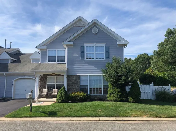 11 Casey Lane #11, Middle Island, NY 11953