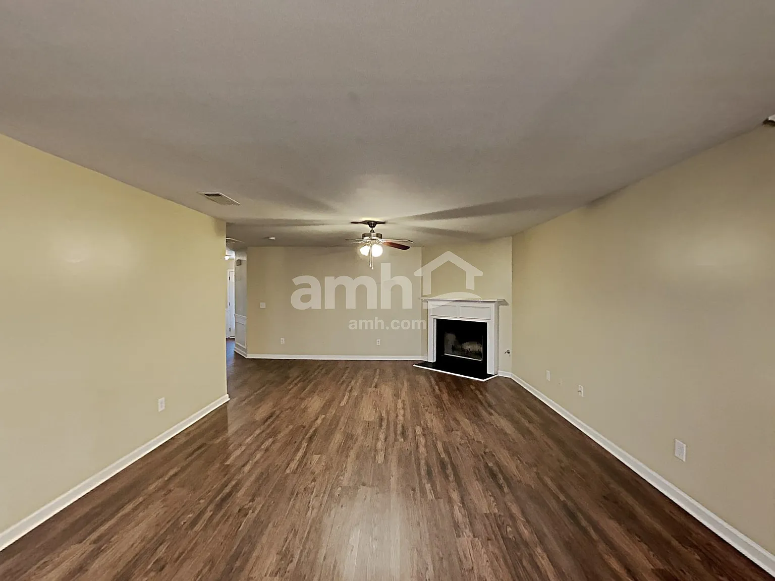 4 bed, 2.5 bath, 1900 sqft, $2,190 — Photo 3