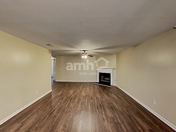 3rd image of 119 Hidden Creek Dr