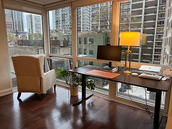 5th image of 1330 N Astor St #606