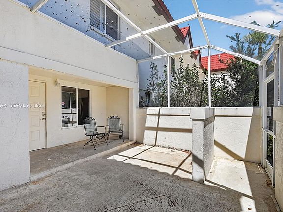5th image of 101 Half Moon Cir APT B
