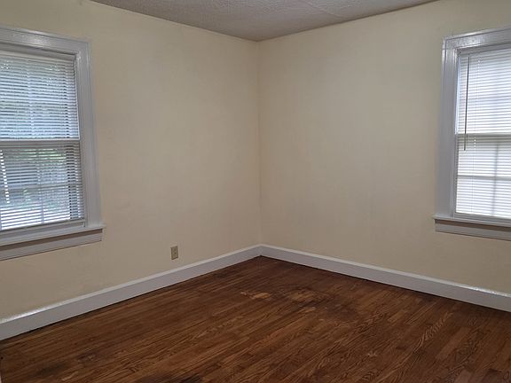 3rd image of 607 Crestland Ave