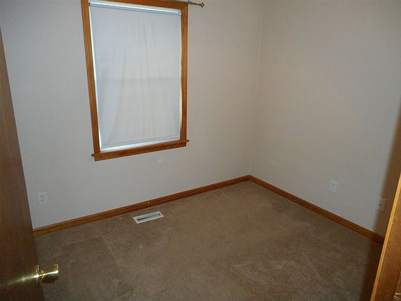 4th image of 3718 Greenmont Dr