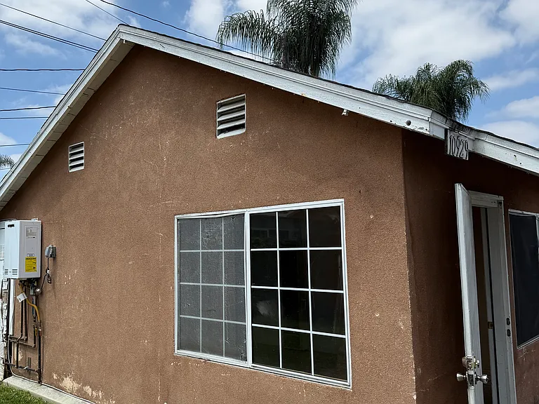 10929 Inez St — Photo 3