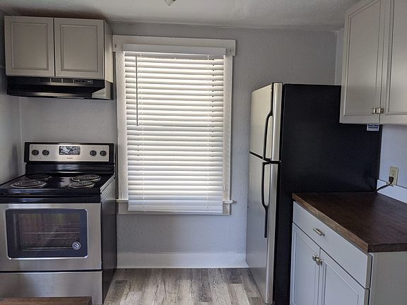 3rd image of 2408 Dartmouth Ave N APT 2