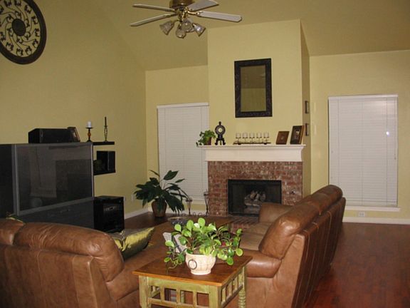 2nd image of 1912 Francis Ct
