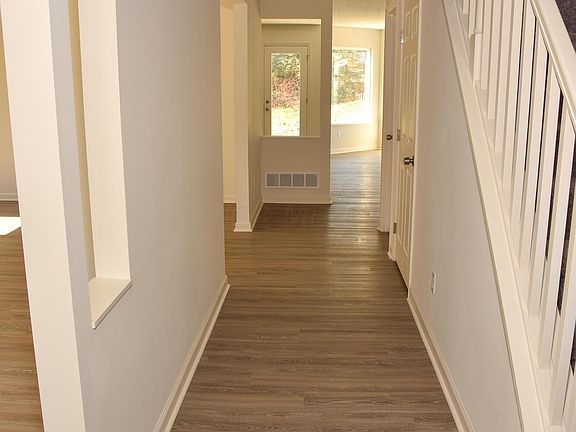 2nd image of 129 Barry Knoll Dr