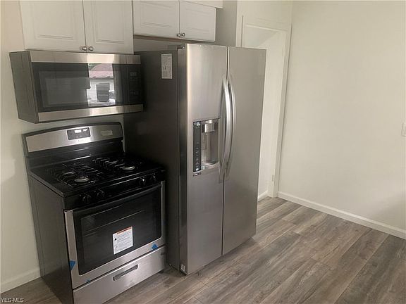 5th image of 935 E 223rd St