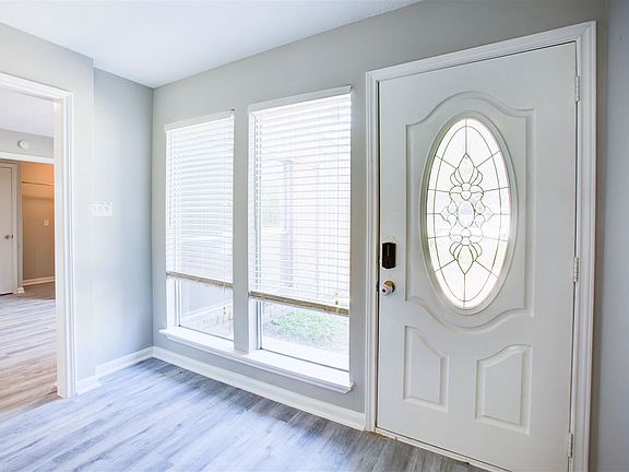 3rd image of 15731 Creekhaven Dr