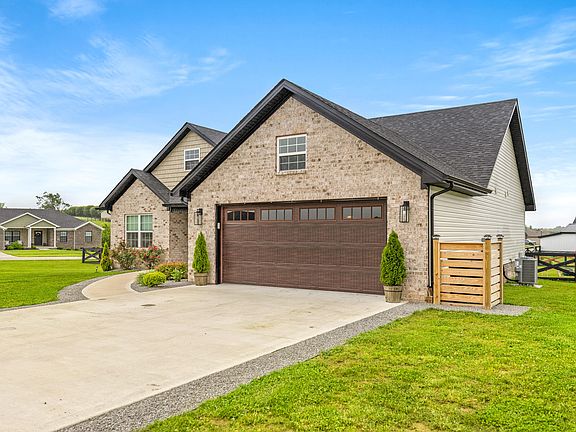 3rd image of 4001 Hollyhock Ln