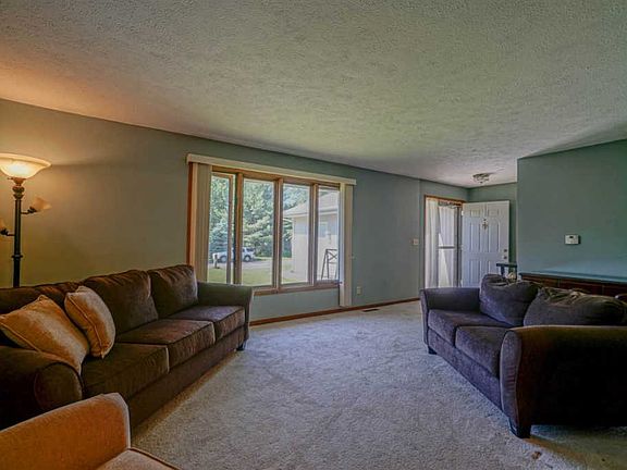 4th image of 7268 Montmorency Dr