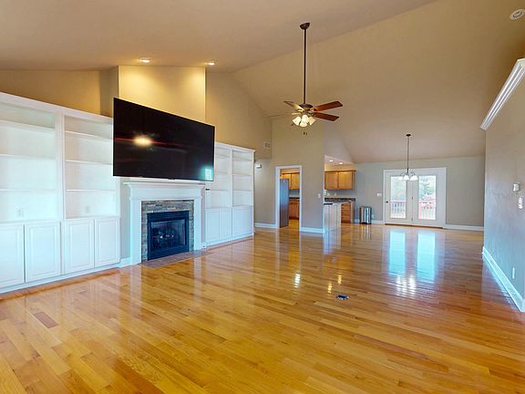 4th image of 1004 Ashlyn Dr