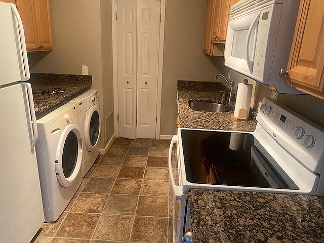 1st image of 22847 Overlake St