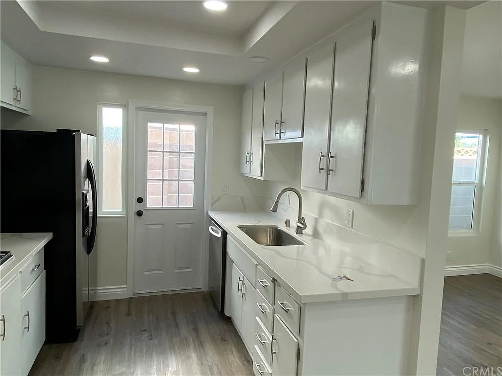 5 bed, 1805 sqft, $5,495 — Photo 3