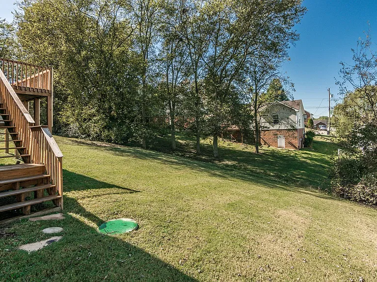108 Longview Dr — Photo 17