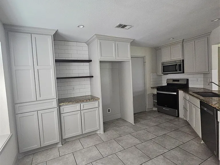 3206 Pebble Lake Dr — Photo 13