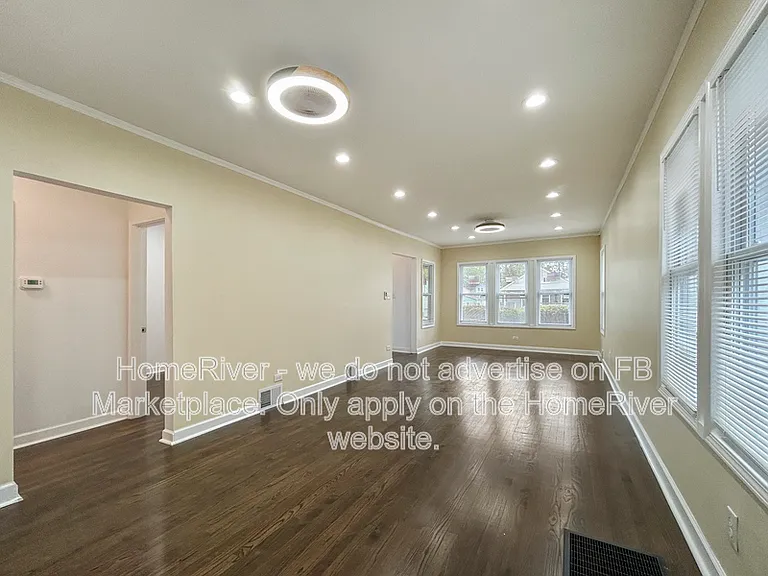10046 S Perry Ave — Photo 9