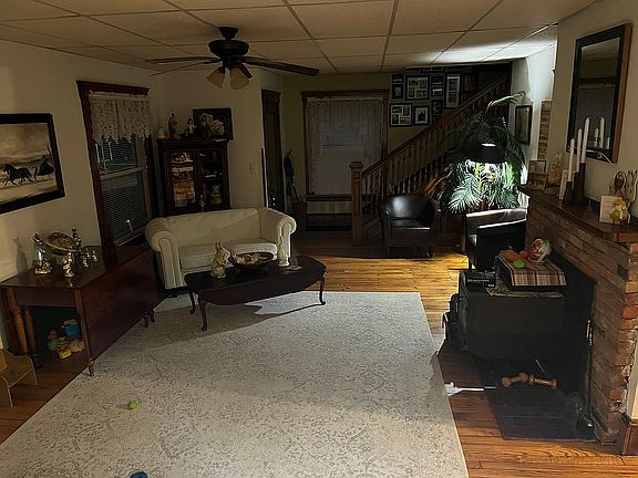 2nd image of 210 E King St