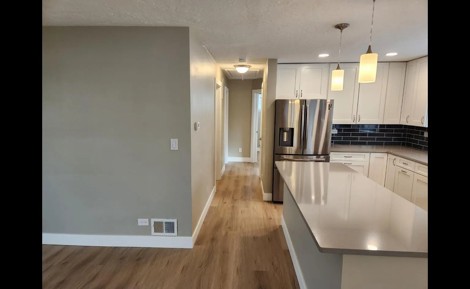 3 bed, 1033 sqft, $2,400 — Photo 3