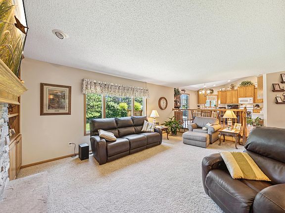 5th image of 566 Woodland Ln E