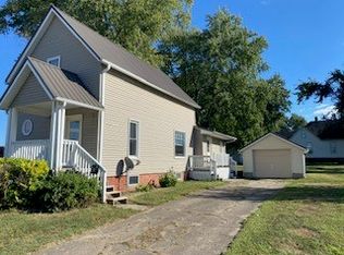 9 W 2nd St, Pana, IL 62557