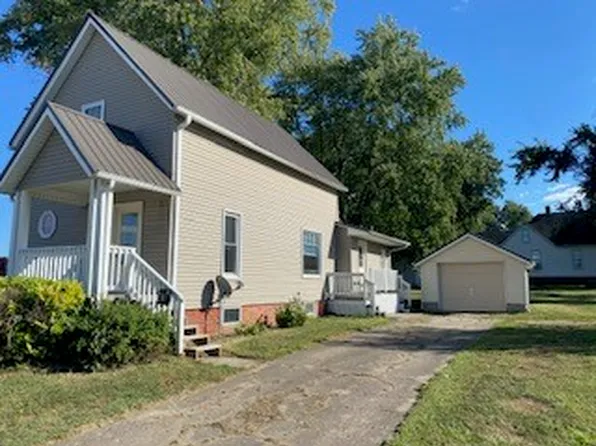 9 W 2nd St, Pana, IL 62557