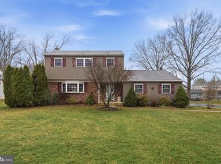 416 Oak Park Rd, Hatfield, PA 19440